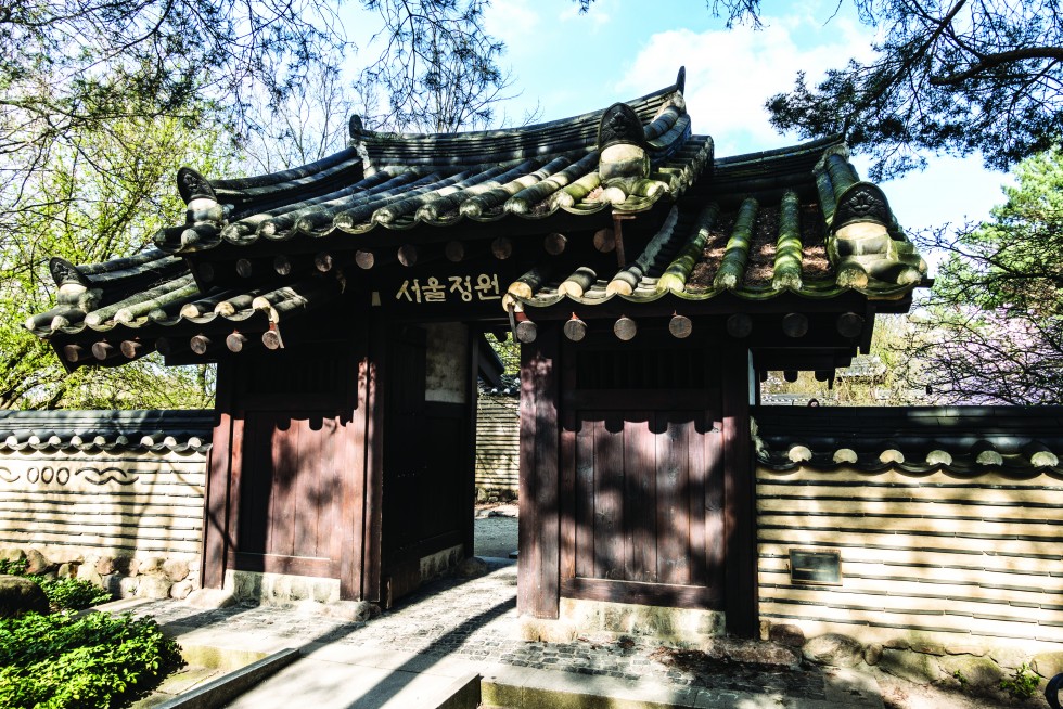 Entrance to a Korean garden