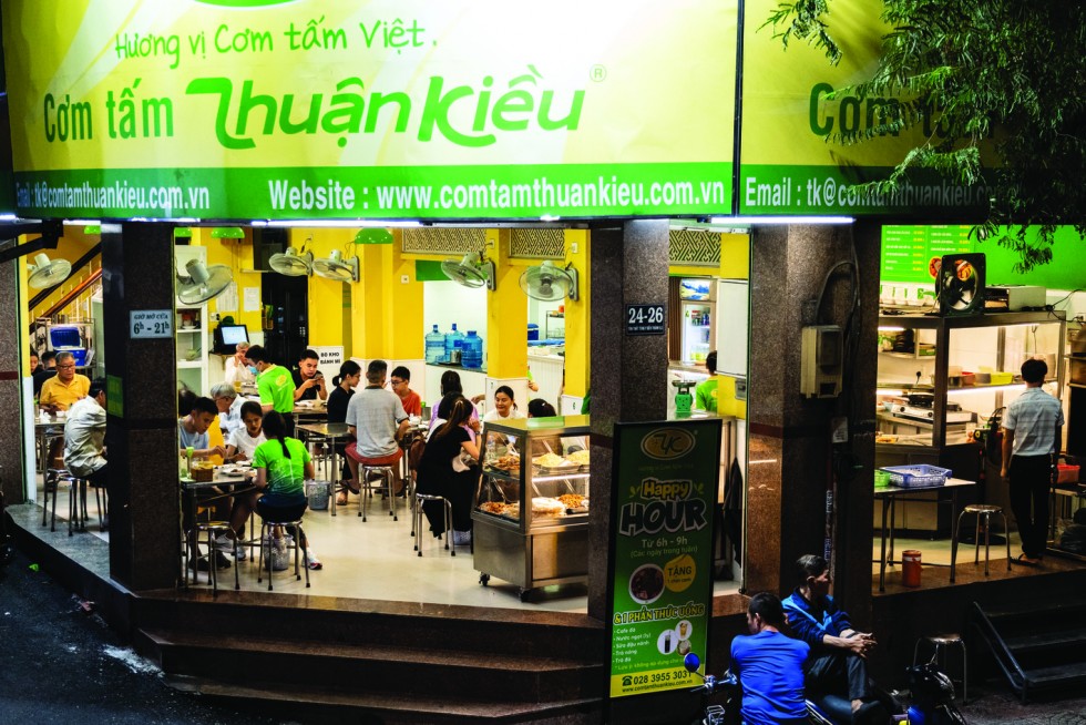 Restaurants come alive at night, especially those serving cơm tấm rice dishes.