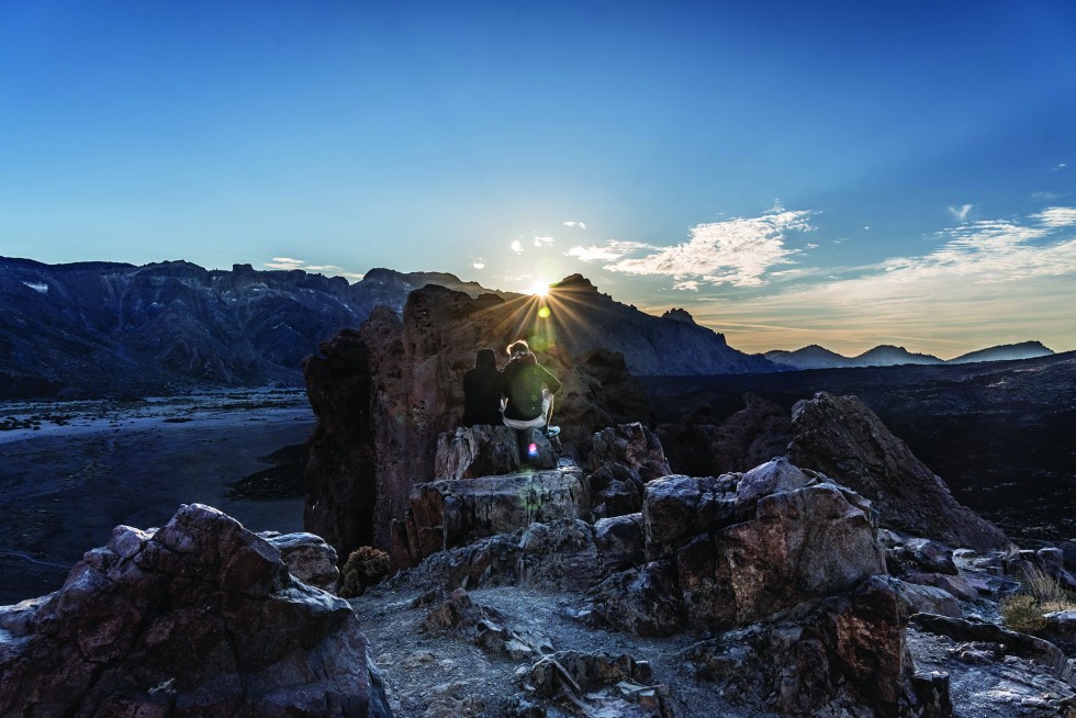 Entrance to the volcano caldera, and a couple enjoying the scenery.