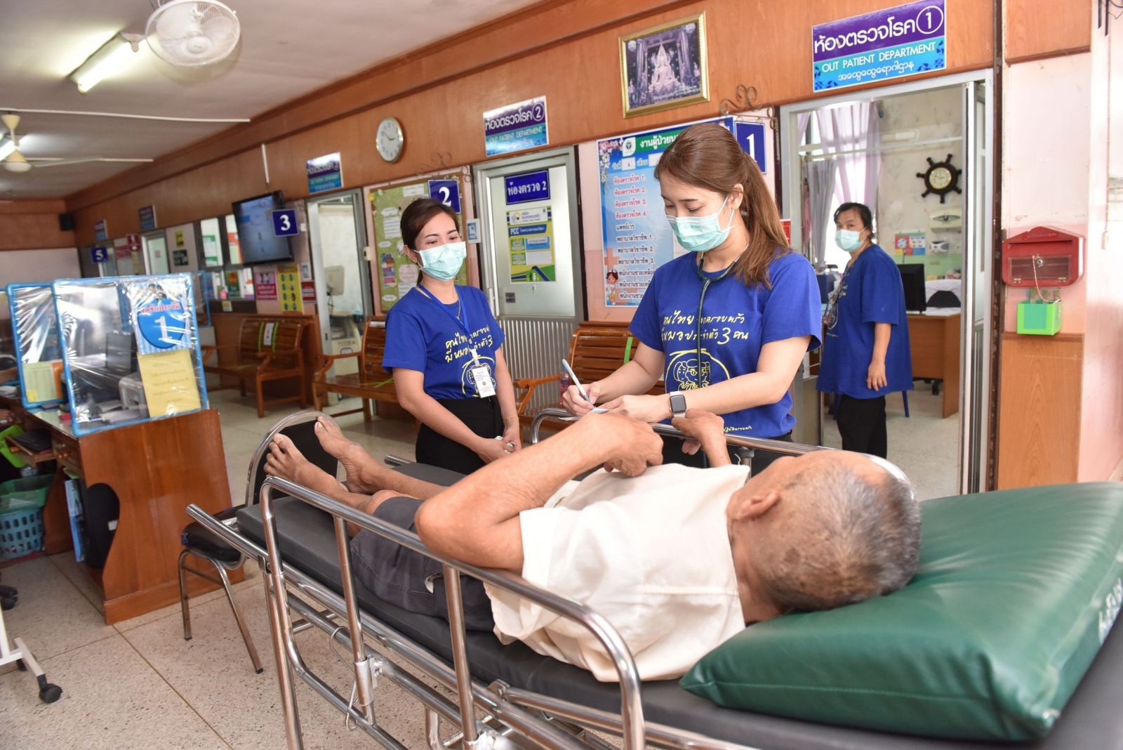 ThaiBev Donates Antiseptic Alcohol Cleanser and Surgical and N95 Masks to Chuklalongkorn University